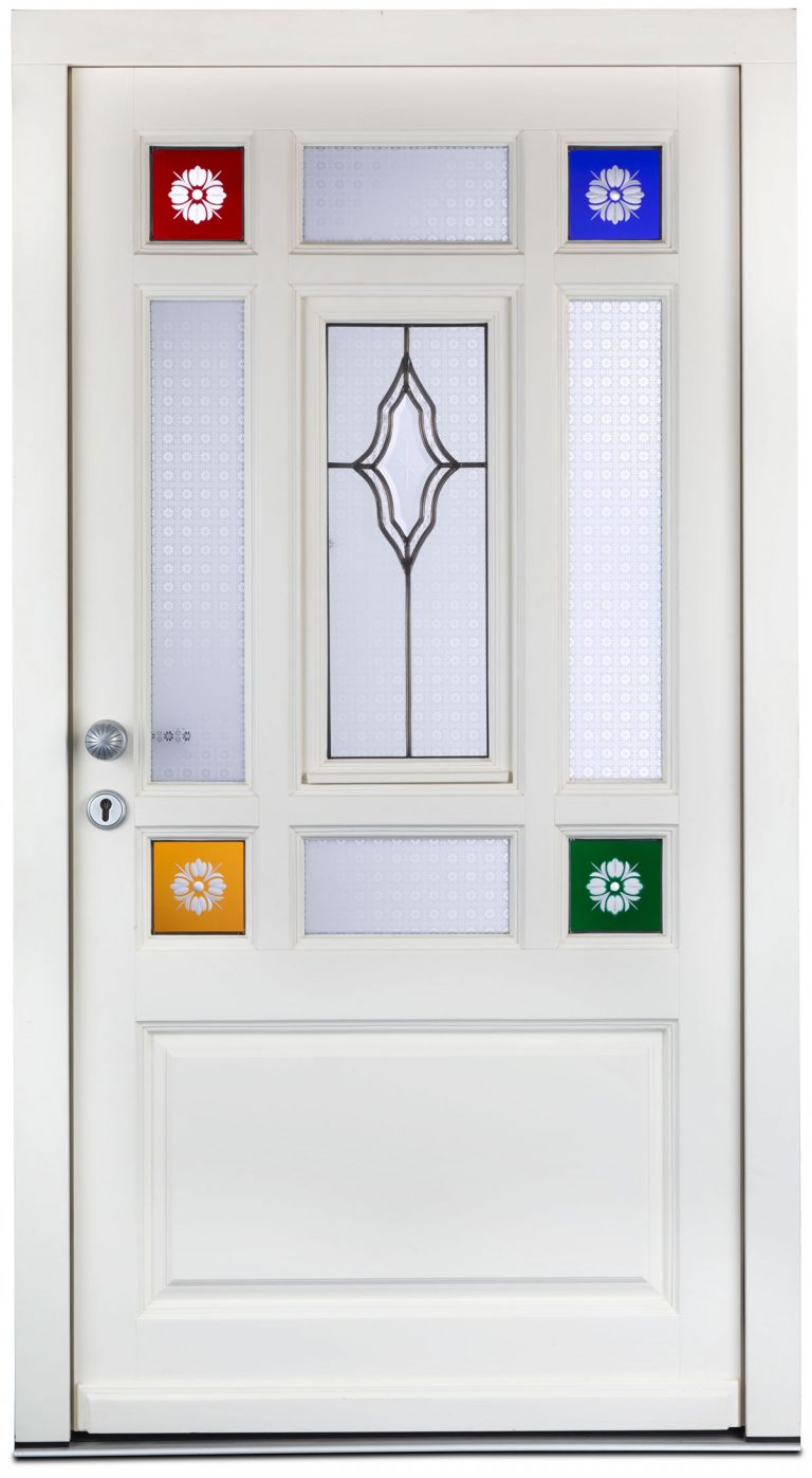 Landhaustür mit neun Glasfeldern, vier Friesecken mit Bleiverglasung und einer Kassette im unteren Bereich.