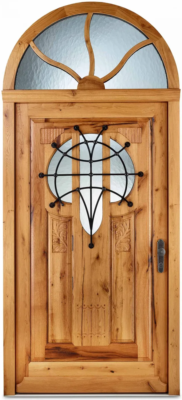 Haustür aus Altholz im Jugendstil mit Rundbogen-Oberlicht in Sonnenoptik und handgeschmiedetem Gitter vor dem Glas